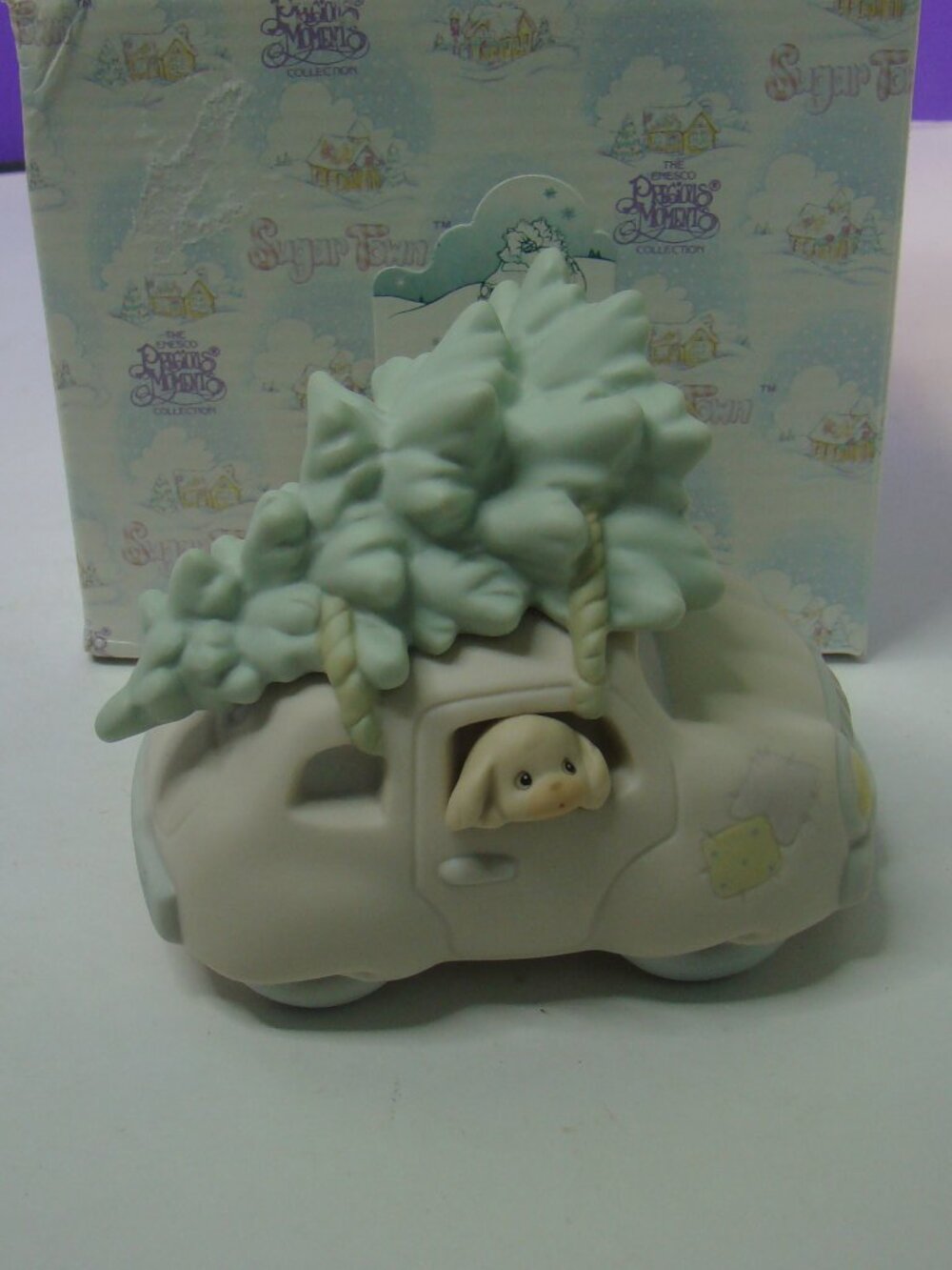 Precious Moments Sugar Town Car Christmas Tree Puppy Figurine 529443 Retired EUC